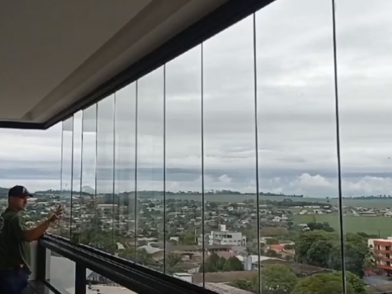 Capa do vídeo: Vídeo do projeto — cortina de vidro