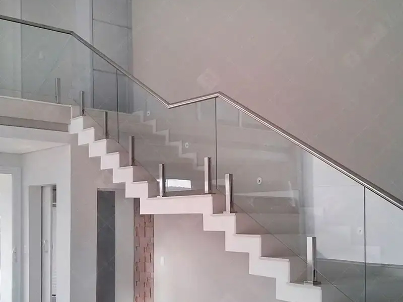 Capa do vídeo: Vídeo do projeto — guarda-corpo de vidro