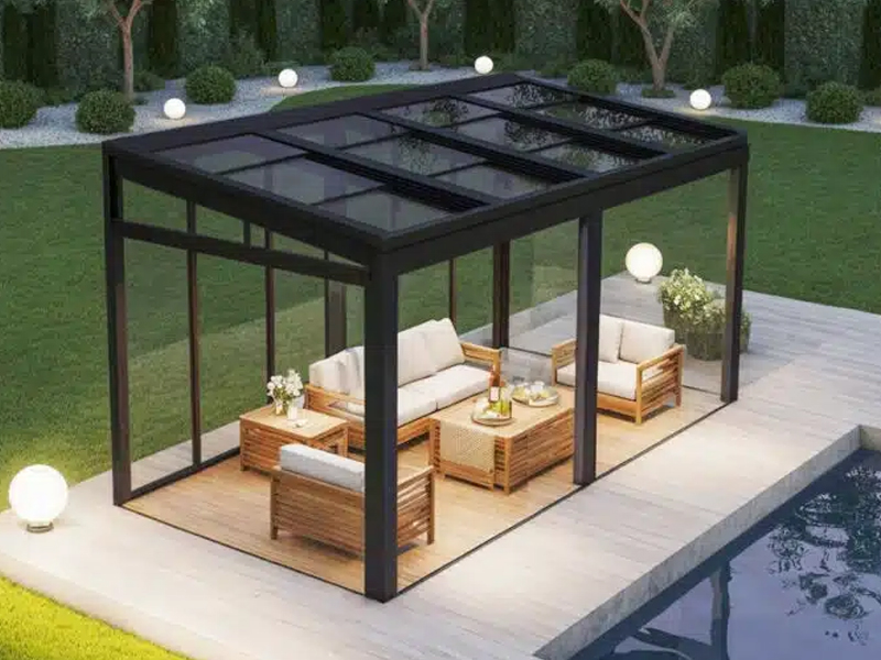 Pérgola com réguas de vidro e estrutura de alumínio para área externa